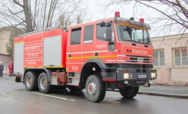 Autoturism în flăcări, în parcarea Lidl